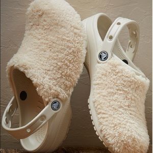 Crocs Cream Fuzz Mania